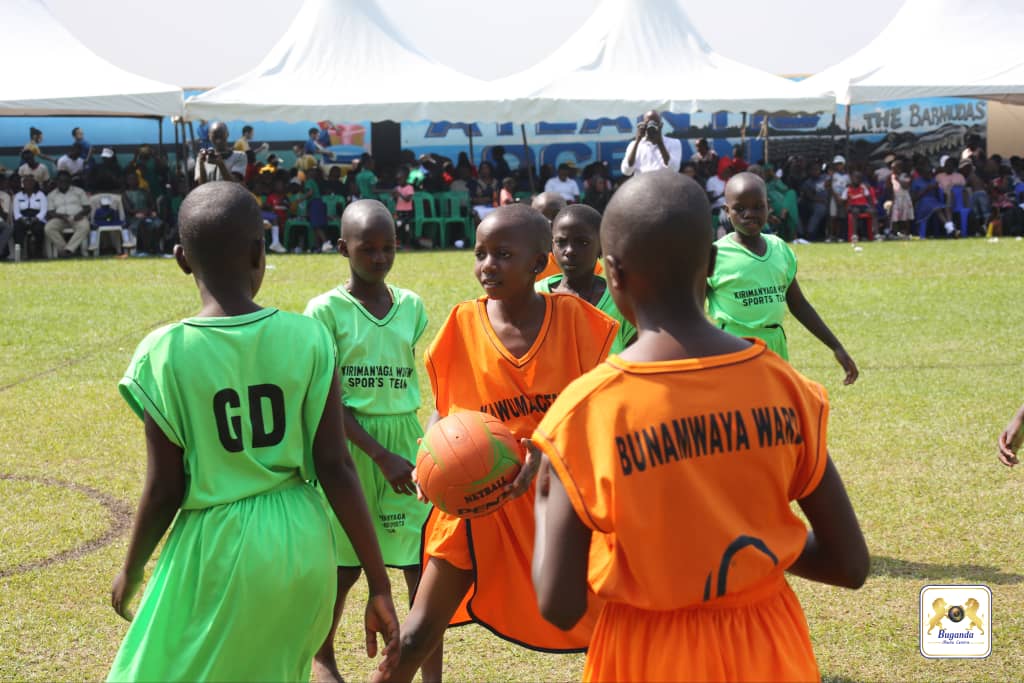 Nneetabye ku lunaku lw'ebyemizannyo ku ssomero lya Kwagalakwe Primary School.

Obubaka bwange bubadde eri Abaami okufaayo okwenyigira mu nsonga z'abaana baffe, tugende ku masomero gye bali,  tubawagire, tubasomese era tubazeemu amaanyi tuleme kubirekera ba maama bokka.