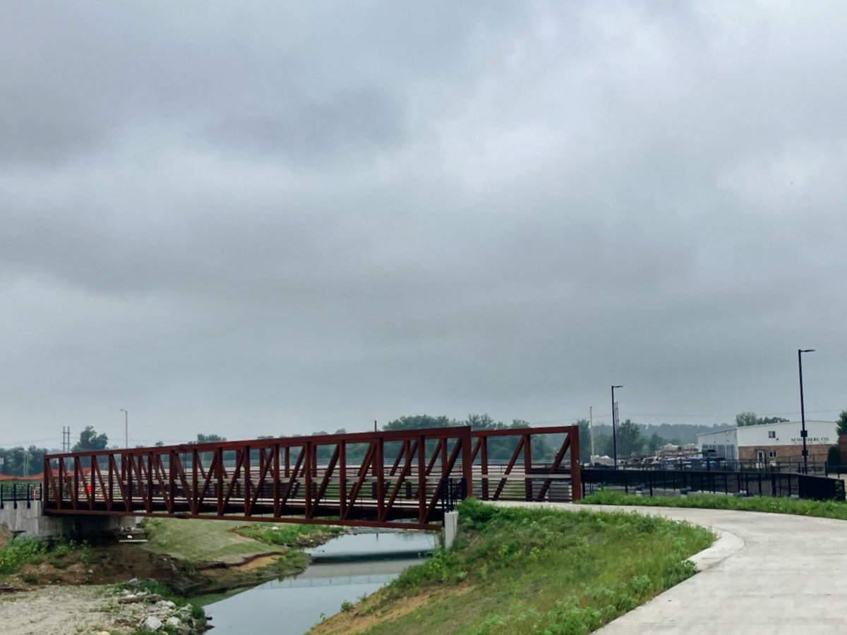 jdubqca's tweet image. New section of the Cedar River Trail finally opened near downtown #cedarrapids #cycling