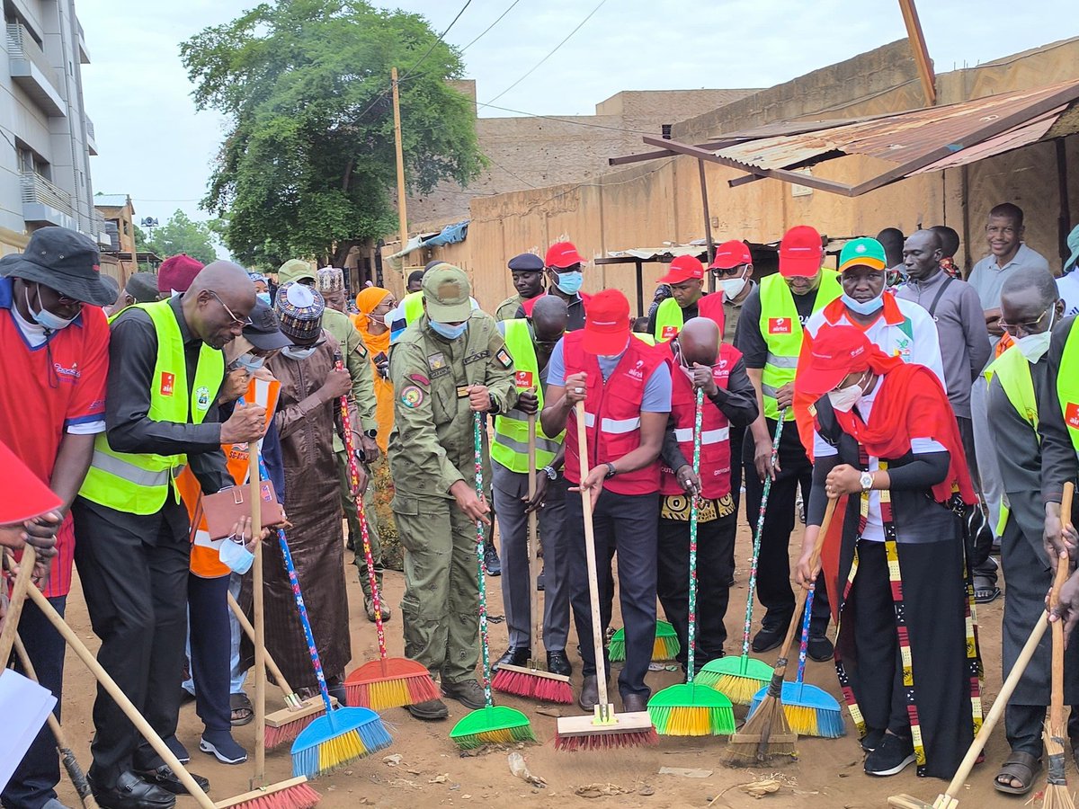 NigerAR's tweet image. Lancement officiel de la 15ᵉ édition de la Journée de Salubrité Publique à Niamey
À l’instant, le lancement de la 15ᵉ Journée de Salubrité Publique à Boukoki 1 – Station Ader dans l'Arrondissement Communal Niamey 2, par le Colonel Boubacar Soumana Garanké, Administrateur…
