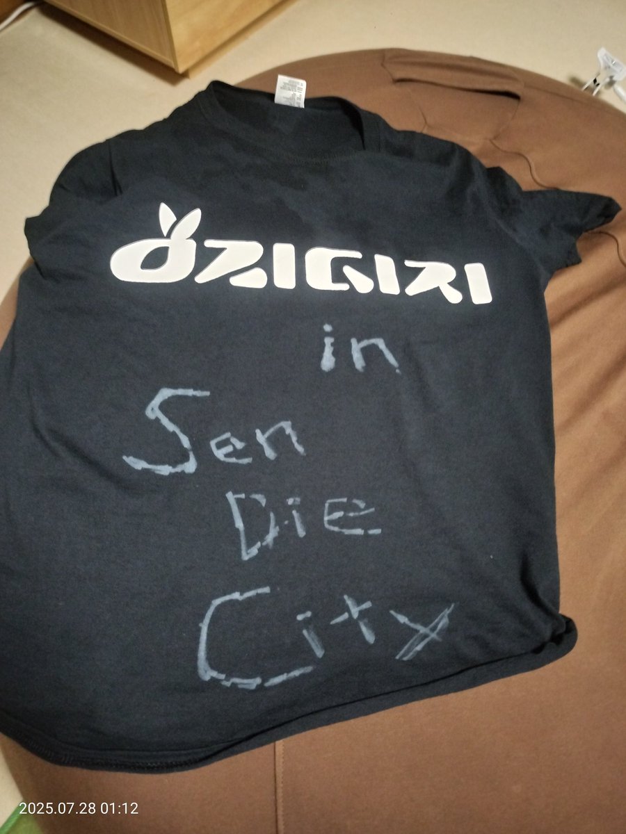 O_ZI3Dj_Dynamax's tweet image. シャツにはね、どんどんその時の記念と思い出を残すべきなんですよ。
コレは俺限定柄のオジギリシャツ。友好の証でございます