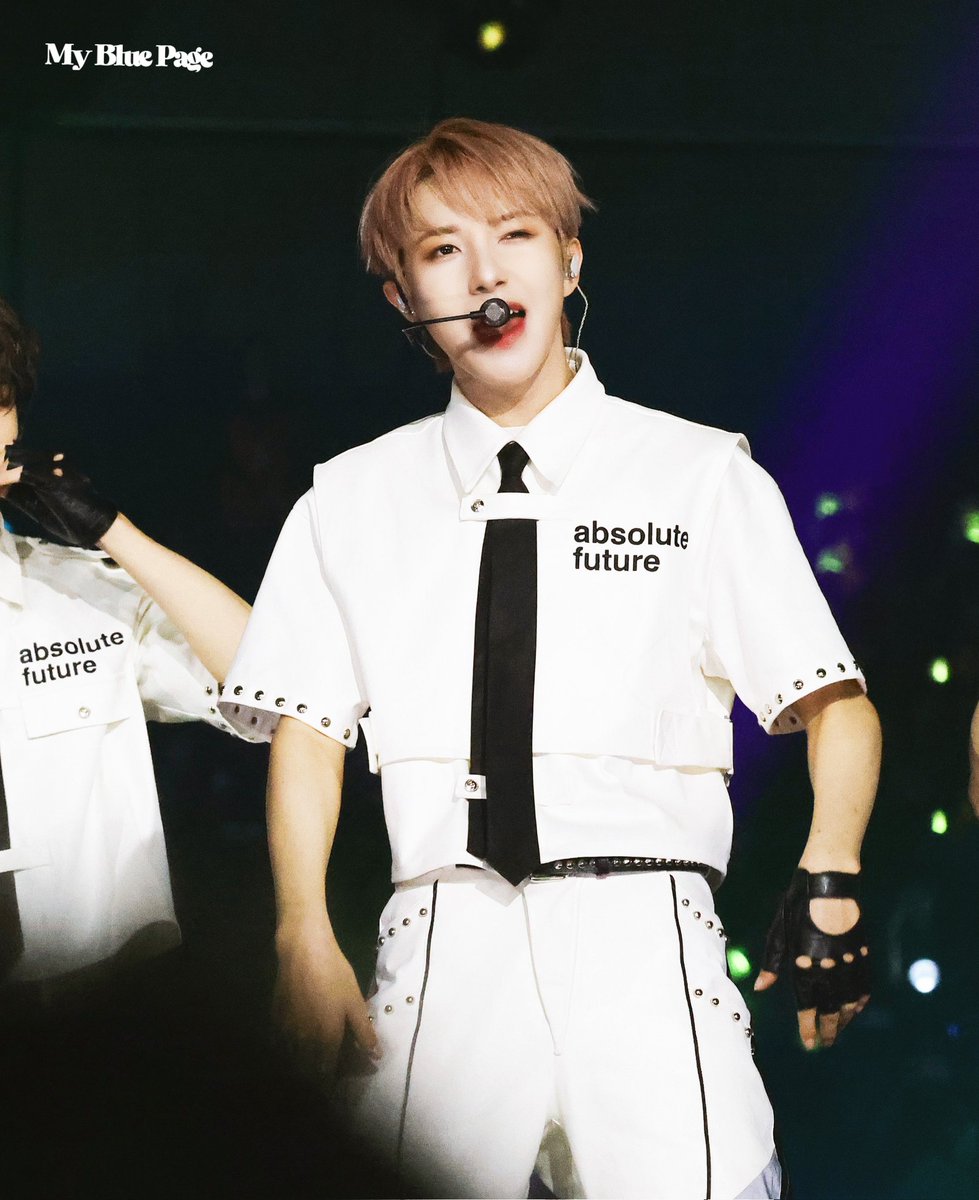 MyBluePage's tweet image. 📷

250727 가요대전
#런쥔 #RENJUN