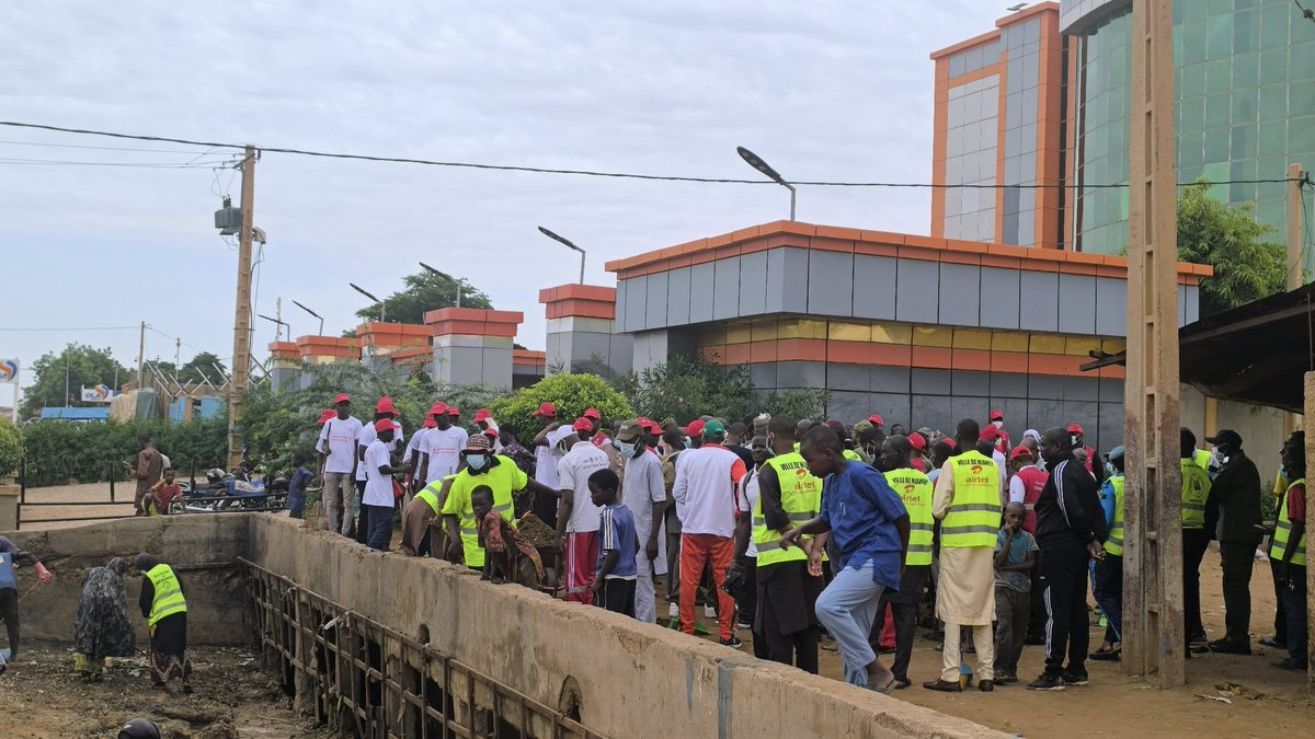 NigerAR's tweet image. Lancement officiel de la 15ᵉ édition de la Journée de Salubrité Publique à Niamey
À l’instant, le lancement de la 15ᵉ Journée de Salubrité Publique à Boukoki 1 – Station Ader dans l'Arrondissement Communal Niamey 2, par le Colonel Boubacar Soumana Garanké, Administrateur…