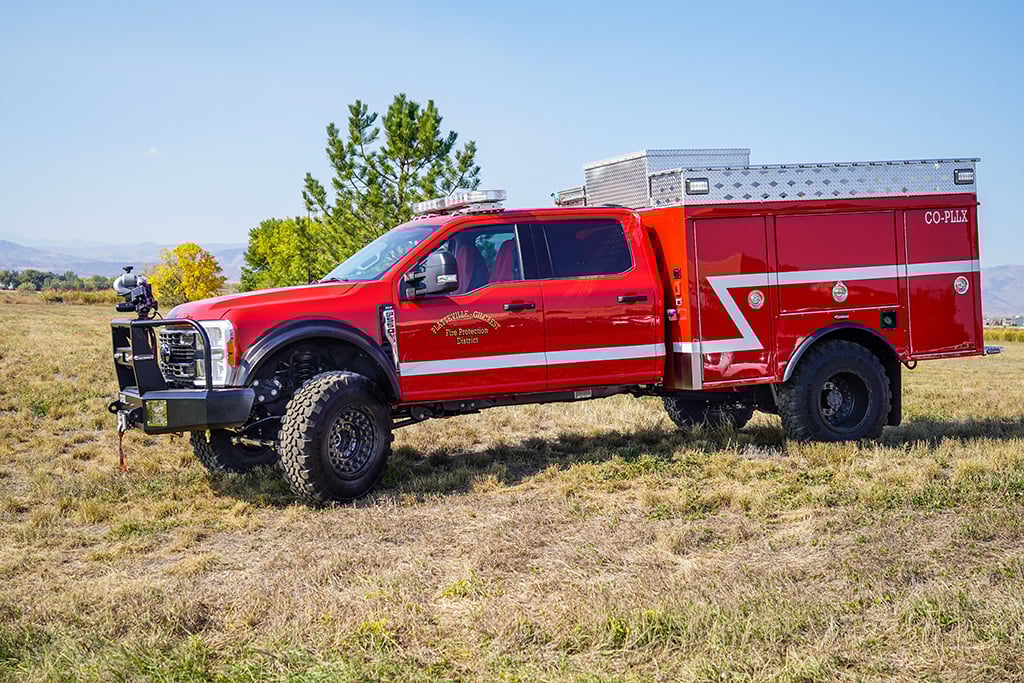 FireApparatus1's tweet image. Platteville-Gilcrest FPD’s new SVI-built Type 6 wildland engine is a beast: 400-gal tank, TFT remote monitor, Super Singles, and serious pump-and-roll power. Built for rural fires, oil fields & rough roads. 🔥🚒
📲 More here: ow.ly/8LTj50WvL8M
