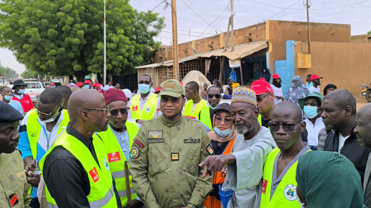 NigerAR's tweet image. Lancement officiel de la 15ᵉ édition de la Journée de Salubrité Publique à Niamey
À l’instant, le lancement de la 15ᵉ Journée de Salubrité Publique à Boukoki 1 – Station Ader dans l'Arrondissement Communal Niamey 2, par le Colonel Boubacar Soumana Garanké, Administrateur…