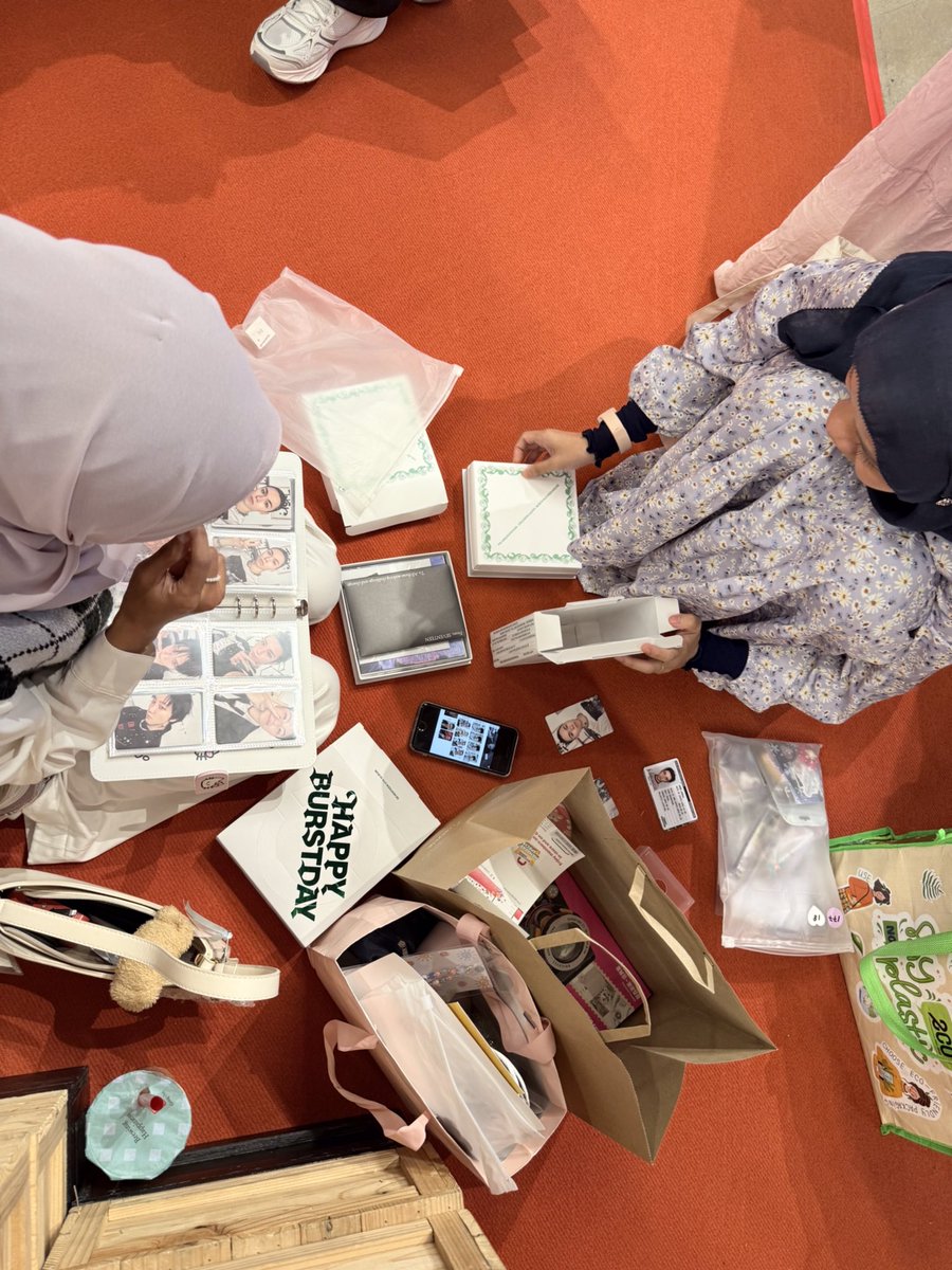 my pulls for lucky draw sealed HBD album🫶🏻 i got ID card Joshua but i trade with <a href="/chillmint03/">Jasmin🇵🇸</a> in middle of Jaya Grocer after bought a bunch of Mister Potato🤣

p/s: if you have a video/picture during our trade, pls dm me yaa !

<a href="/wonwoo_xvii_/">ShuaBoo's Cupsleeve Event</a> #wonwooXVIIthestar