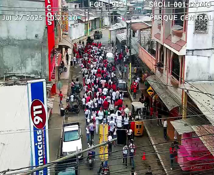 Coordinación Zonal 5 y 8 SIS ECU 911 (@ecu911sambo) on Twitter photo #SimónBolívar 🚶🏻♂️🚶🏻♂️
Mediante cámara de #VideovigilanciaECU911 se realiza seguimiento visual a la procesión religiosa por las calles 25 de Julio y Carlos Bravo.
👮🏻♂️ Unidad de <a href="/CTEcuador/">Comisión de Tránsito 🇪🇨</a> colabora en sitio con el tránsito.
#ECU911BrindaSeguridadIntegral #SimónBolívar 🚶🏻♂️🚶🏻♂️
Mediante cámara de #VideovigilanciaECU911 se realiza seguimiento visual a la procesión religiosa por las calles 25 de Julio y Carlos Bravo.
👮🏻♂️ Unidad de <a href="/CTEcuador/">Comisión de Tránsito 🇪🇨</a> colabora en sitio con el tránsito.
#ECU911BrindaSeguridadIntegral