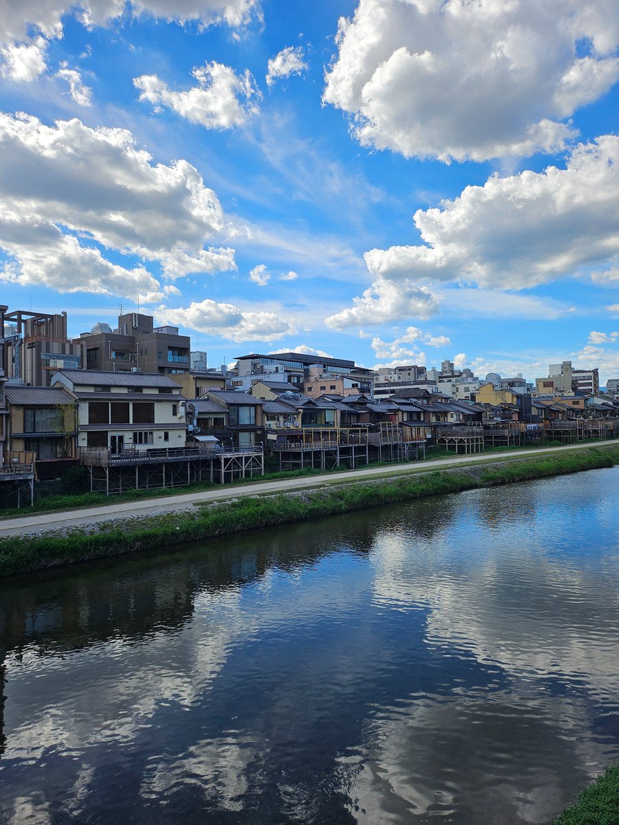 onk's tweet image. 昼間に鴨川等間隔が1人も居なかったの面白かったな。観光客すら居なかった