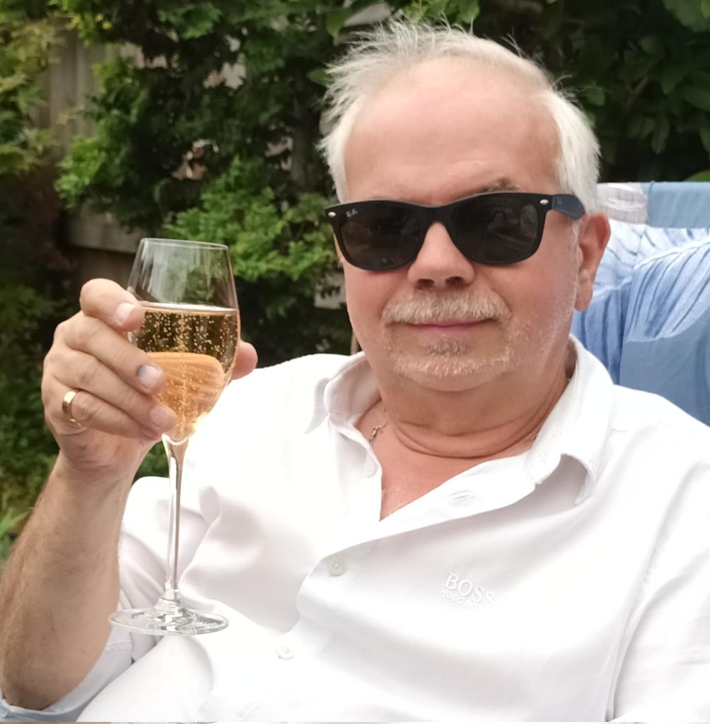 Maeldune_991's tweet image. Happy #ChampagneSunday everyone!
