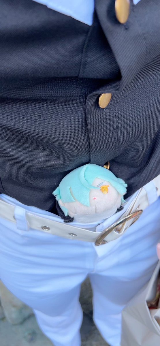 peke__cos's tweet image. 兄者のズボンに挟まる弟丸