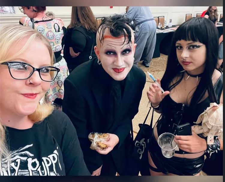 BODYOFACROW's tweet image. me and reese’s repo cosplays