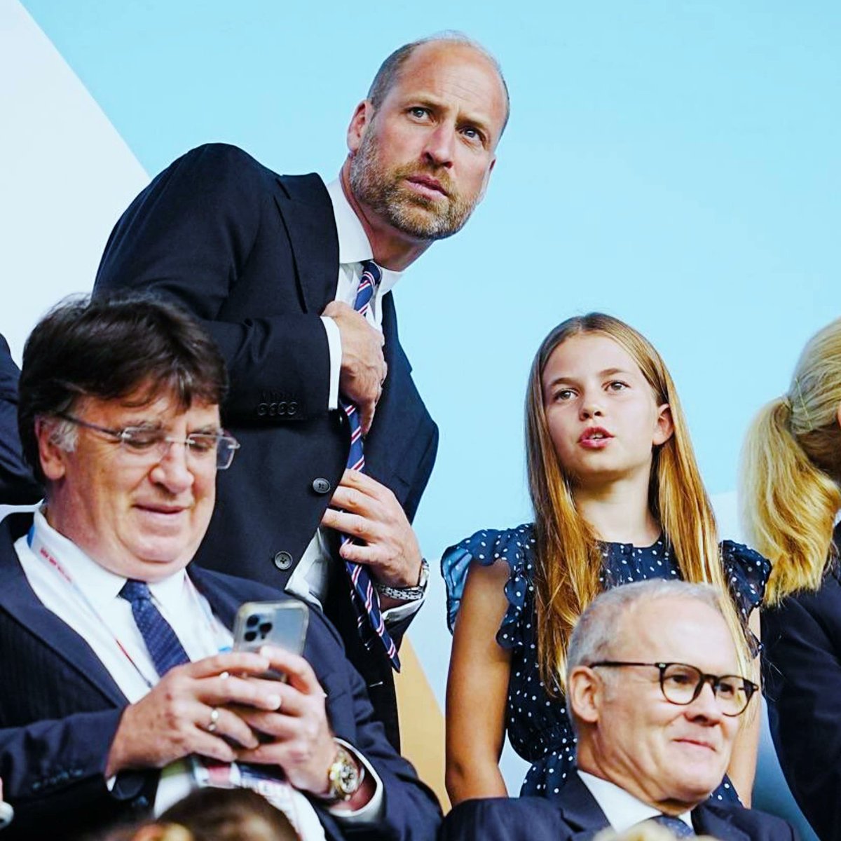 BillyDouglass7's tweet image. A great future King along with the future Princess Royal in the stands this afternoon to watch the lionesses hopefully come out victorious.鈿斤笍馃馃槏
