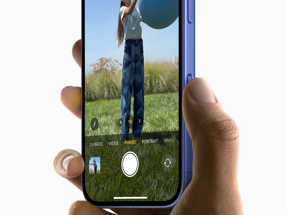 Apple_Geek_Actu's tweet image. ✨📱 iPhone 17 Pro : zoom x8, nouvelle app &quot;Appareil photo Pro&quot; et bouton caméra supplémentaire ?

De nouvelles rumeurs évoquent de grosses améliorations caméra pour l&apos;iPhone 17 Pro :

- Un téléobjectif avec zoom optique jusqu&apos;à 8x.
- Une nouvelle app &quot;Appareil photo Pro&quot; d&apos;Apple…