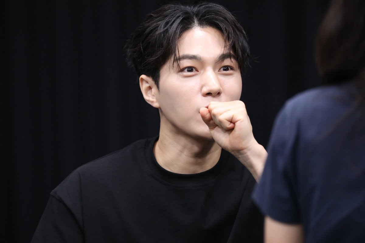 #명수 #엘 #김명수 #L #Refresh #INFINITE #인피니트 
250726 디마뮤 팬싸

마음을 남기고
마음을 나누는...
어떻게 널 사랑하지 않겠니 ♡