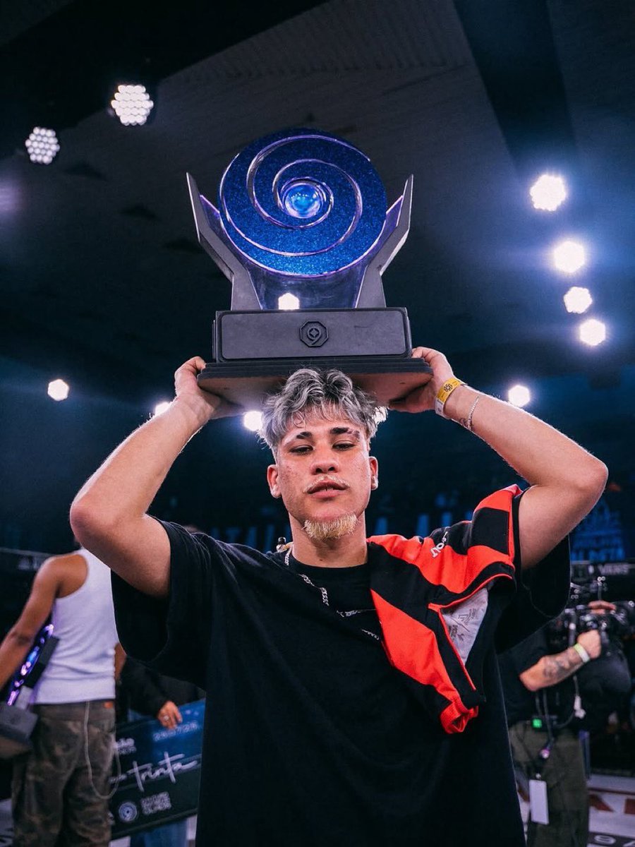 fuzadnv's tweet image. queria saber se poderia colocar japa no lugar de lucas braga?????????