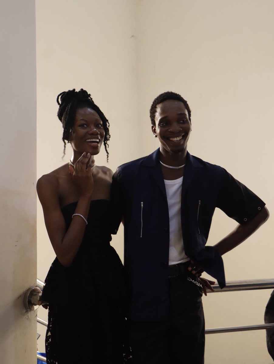chimajiverse's tweet image. servi avec @jessicairoh_ 

pour @urbantryb 

photographié par @jesuisshrinegal 

@NoteSphere @voguemagazine @BETHAFRICA