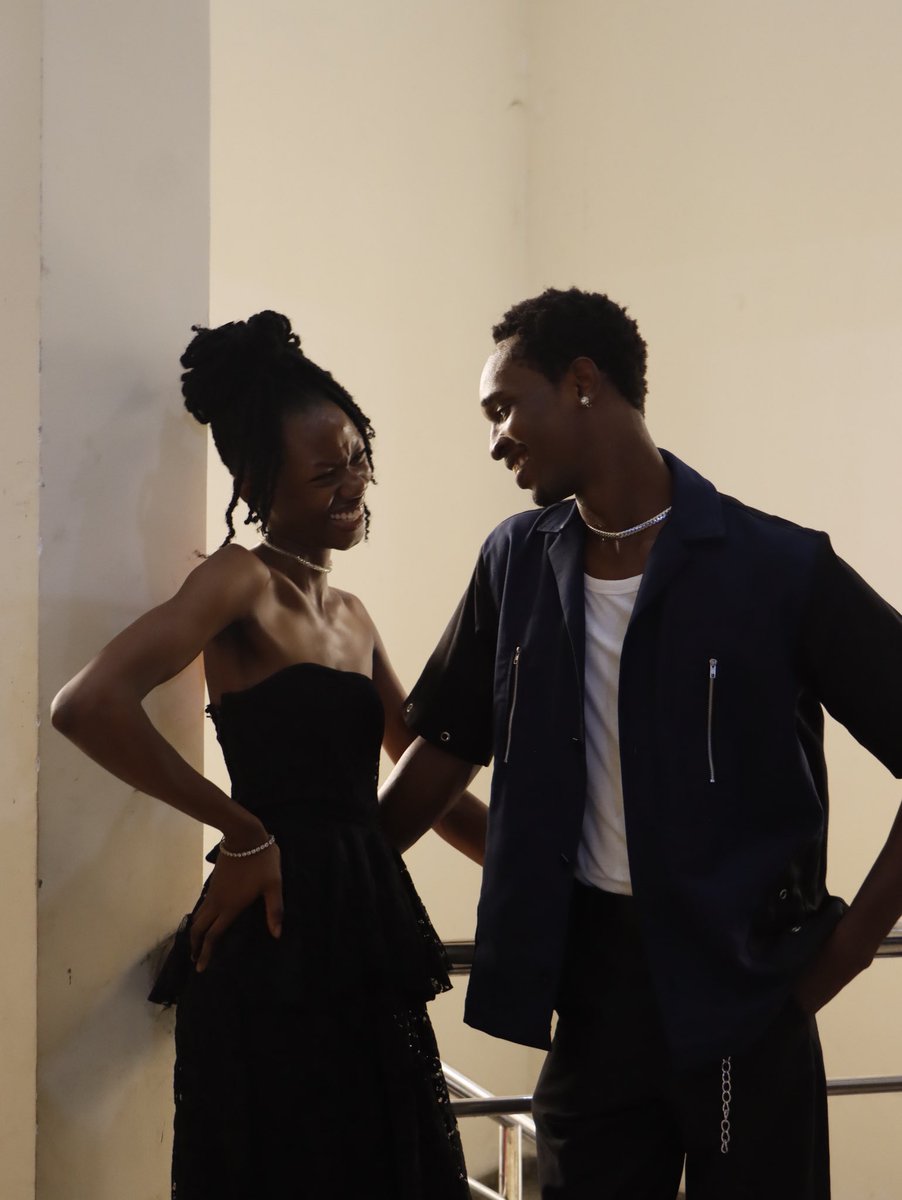 chimajiverse's tweet image. servi avec @jessicairoh_ 

pour @urbantryb 

photographié par @jesuisshrinegal 

@NoteSphere @voguemagazine @BETHAFRICA