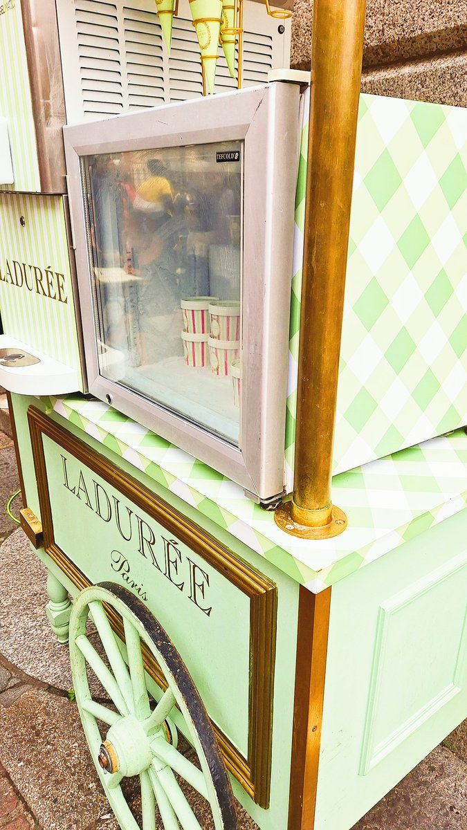 seatangles_'s tweet image. laduree💚🇬🇧🌸 covent garden