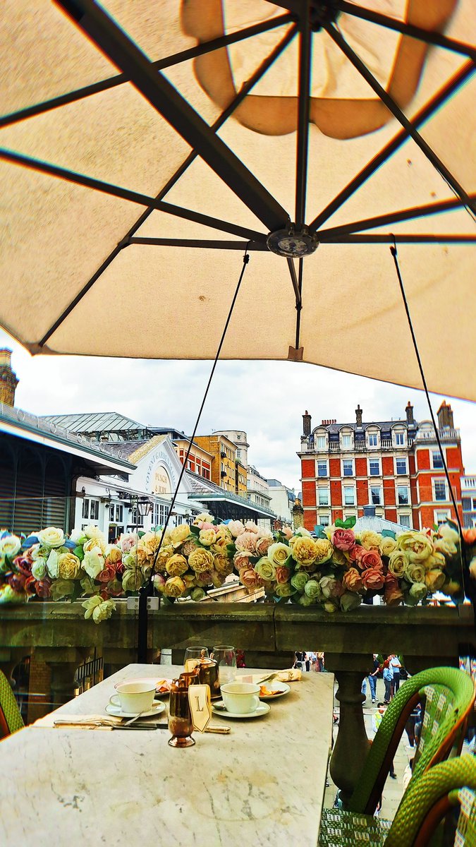 seatangles_'s tweet image. laduree💚🇬🇧🌸 covent garden