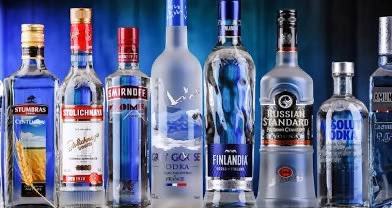 loyaltyworn's tweet image. “Hey @TheeWhiteWidow  i got you a gift”  your own Vodka i paired for it all just for you