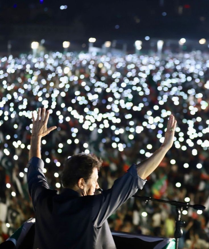 تاریخ رقم ہو رہی ہے، عوام اپنے لیڈر کے ساتھ ہے۔
#کپتان_نے_پکارا_ہے | <a href="/Team_IKF/">Imran Khan Force</a>