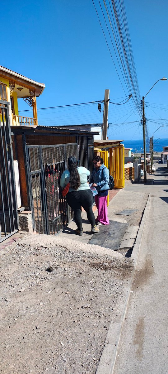 codigo_l4's tweet image. TALTAL 📻 Cuarta jornada de difusión a través de campaña puerta a puerta en poblaciones, campamentos, condominios de la comuna de #Taltal , informando de lo que será el simulacro de remoción en masa el 7 de agosto.

#Antofagasta #Mejillones #Tocopilla #Calama