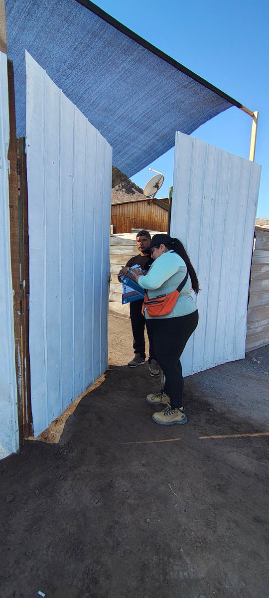 codigo_l4's tweet image. TALTAL 📻 Cuarta jornada de difusión a través de campaña puerta a puerta en poblaciones, campamentos, condominios de la comuna de #Taltal , informando de lo que será el simulacro de remoción en masa el 7 de agosto.

#Antofagasta #Mejillones #Tocopilla #Calama