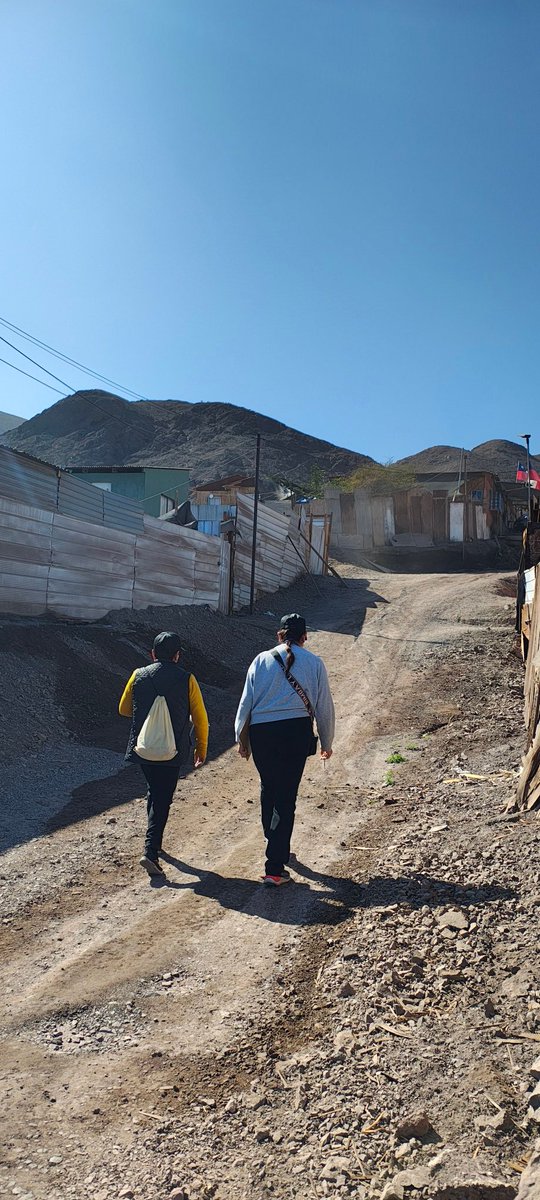 codigo_l4's tweet image. TALTAL 📻 Cuarta jornada de difusión a través de campaña puerta a puerta en poblaciones, campamentos, condominios de la comuna de #Taltal , informando de lo que será el simulacro de remoción en masa el 7 de agosto.

#Antofagasta #Mejillones #Tocopilla #Calama