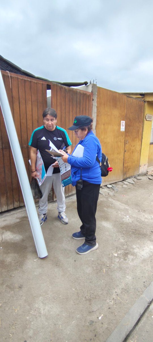 codigo_l4's tweet image. TALTAL 📻 Cuarta jornada de difusión a través de campaña puerta a puerta en poblaciones, campamentos, condominios de la comuna de #Taltal , informando de lo que será el simulacro de remoción en masa el 7 de agosto.

#Antofagasta #Mejillones #Tocopilla #Calama