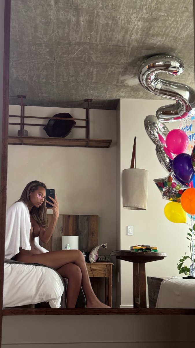 WhoLikesSports's tweet image. Kysre Gondrezick gave fans a treat to celebrate her 28th Birthday 👀🥳