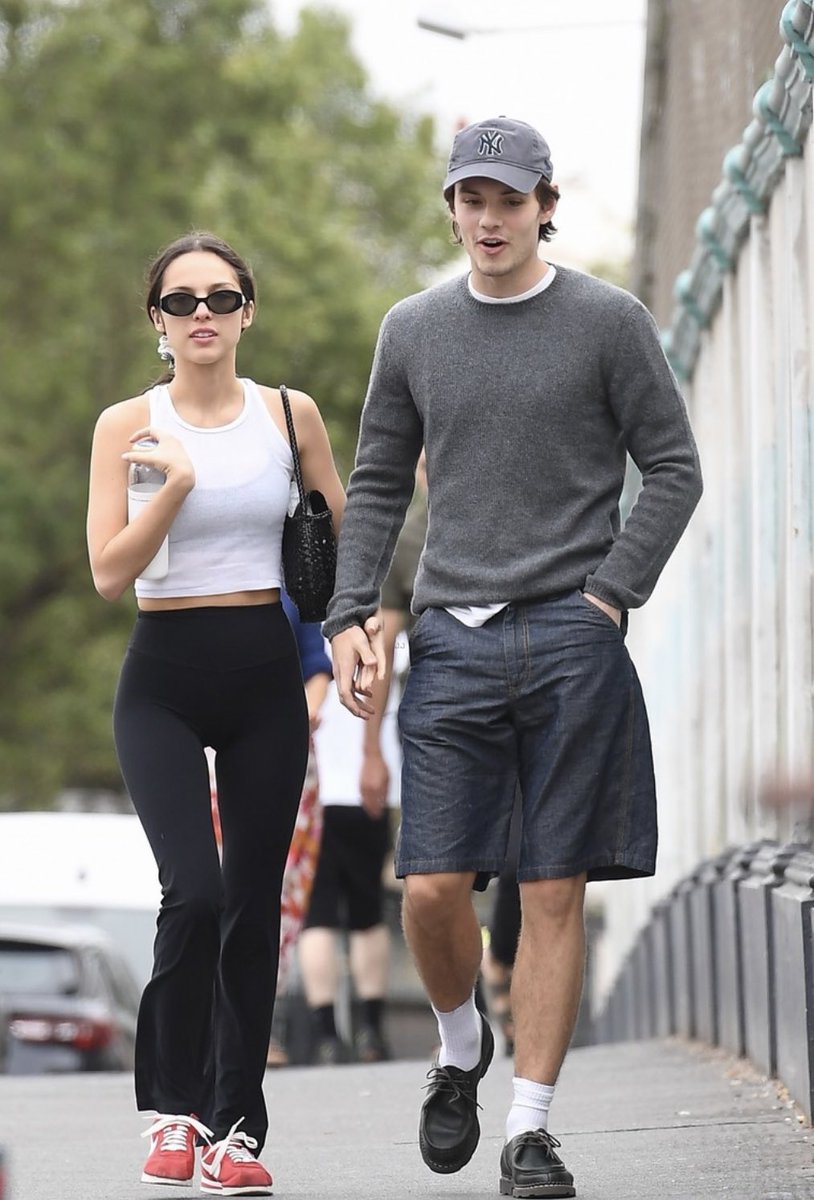 updateoliviabr's tweet image. Olivia Rodrigo e Louis em Londres. 🤍