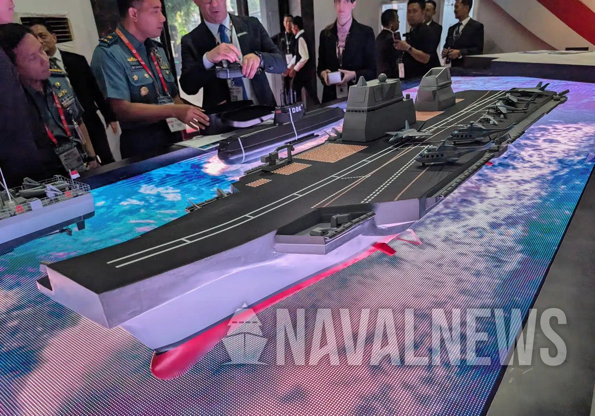 actualites_nrv's tweet photo. Ce modèle de porte-avions étiqueté «Giuseppe Garibaldi», en référence à l'ancien navire phare de la marine italienne auquel il ressemble peu, après transformation virtuelle, présenté à #Indodefence 2025. 🤔
https://t.co/JTPTnmVcqp @navalnewscom
#Indonesia #Nice #Nice06 https://t.co/3gtem1L0uK