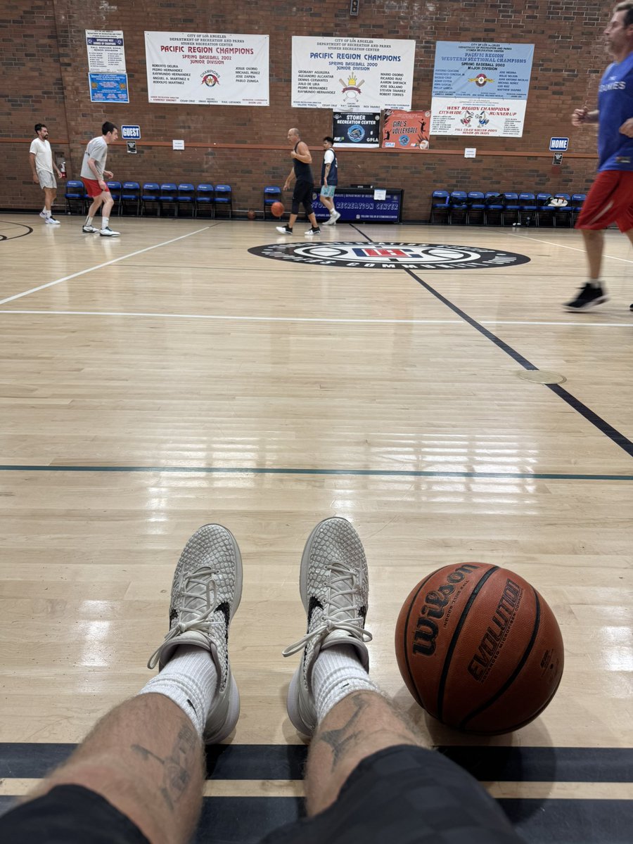 ShakePryzby1's tweet image. After 4 months of rehabbing some foot ligament issues, ramping up to be back regularly hooping 🥲