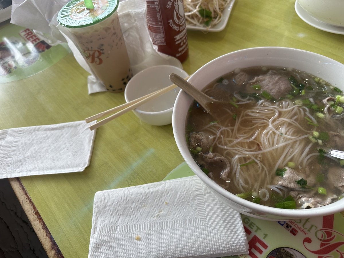 Rpoozguii's tweet image. Time for lunch