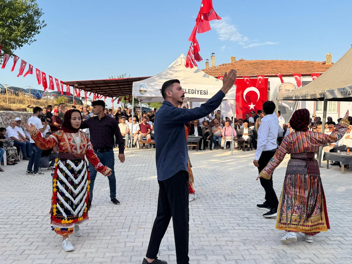 🤝🏻Bulguroğlu Çiftliği Halkevi Binası’nın açılışında dostlukla, sevgiyle, kardeşlikle dolu bir günü geride bıraktık.

“İkilik kinini gönülden atmadıkça, hak kapısı sana açılmaz” diyen erenlerin yolunda; bir kez daha gördük ki bu milletin mayasında birlik, harcında muhabbet vardır.