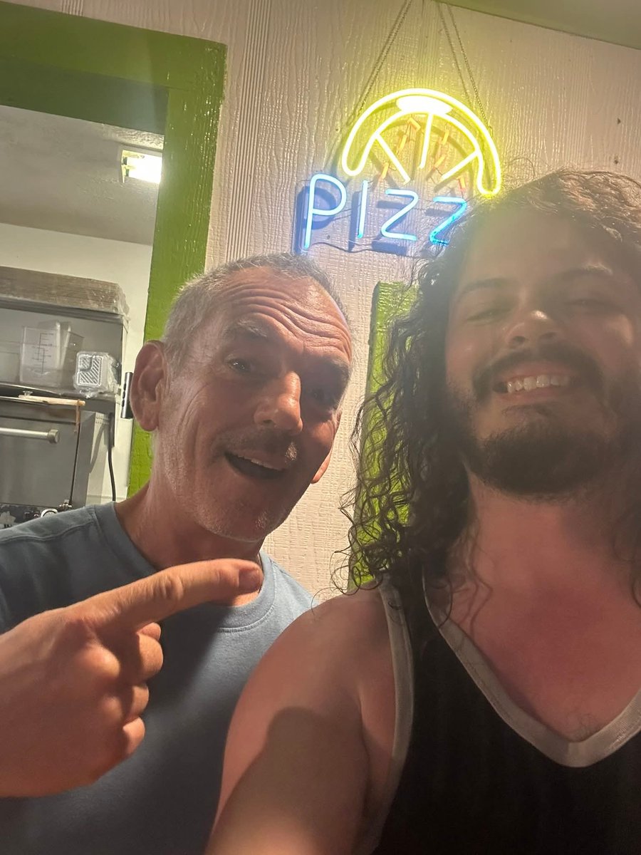 SparrowBlueBand's tweet image. JACKSONVILLE 🤘🛹🐊🤘 We had an absolute blast performing and hanging out in #jacksonville . It was an honour to play at the greatest skatepark in the world Kona Skatepark. Thank you to everyone who attended! Also, a big thanks to Marty (owner) for making us feel so welcome. As…