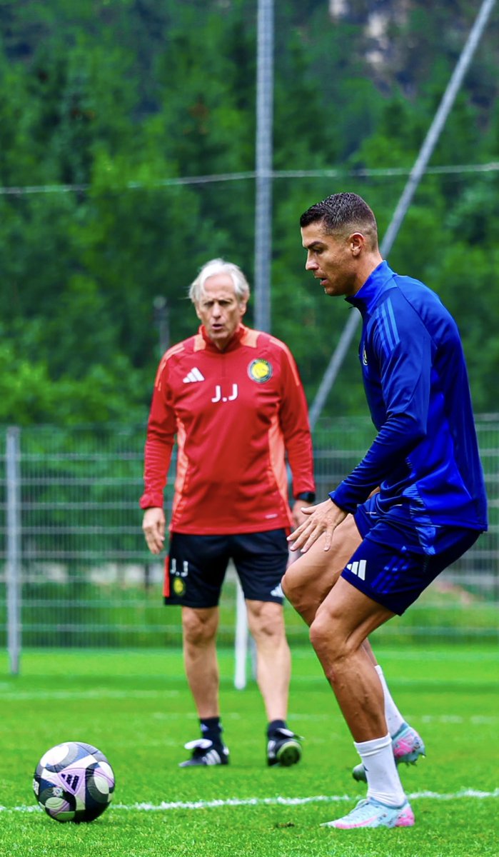CR7HQ_'s tweet image. Cristiano Ronaldo 🐐