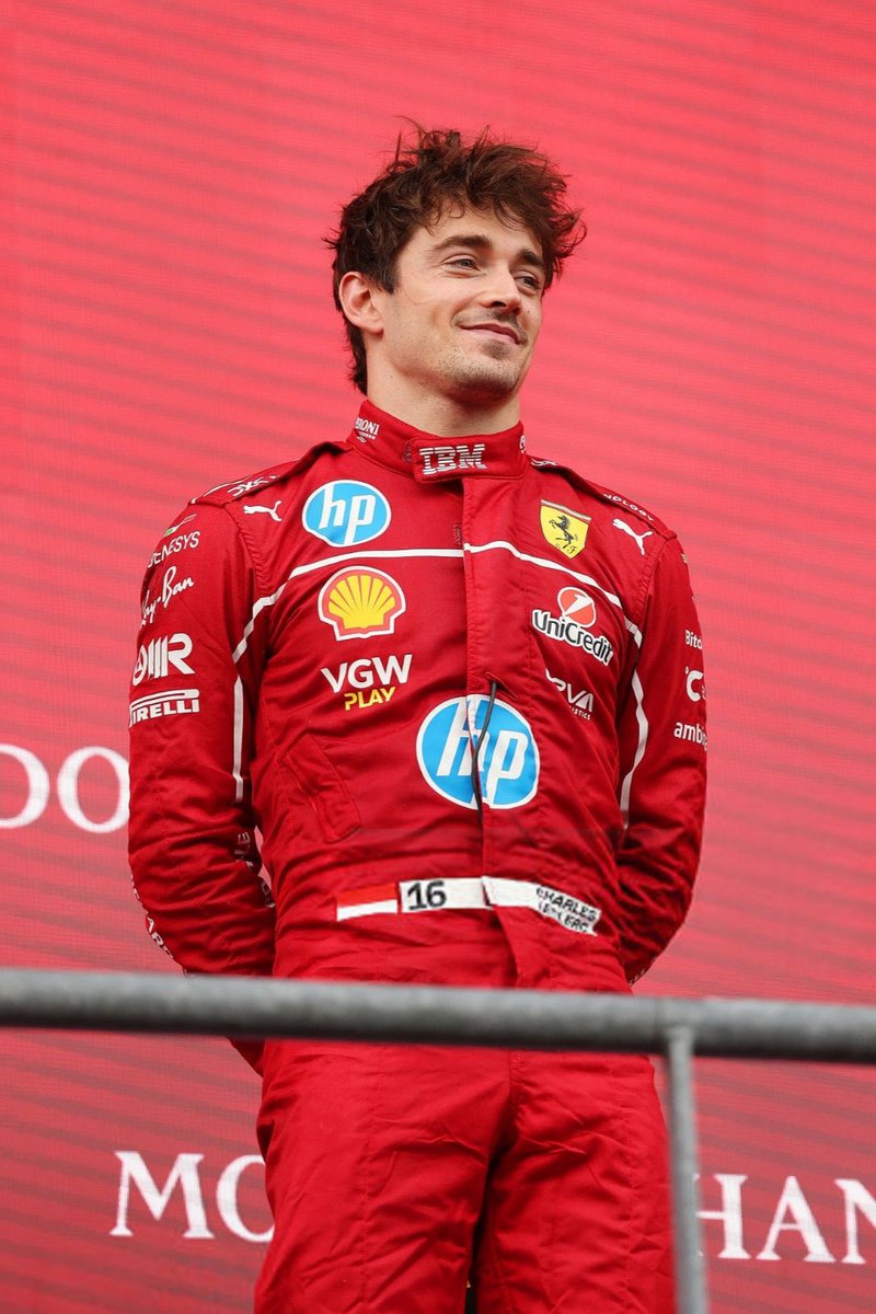 AnaFerrariHeart's tweet image. È automaticamente una giornata migliore, quando Charles è sul podio con il sorriso