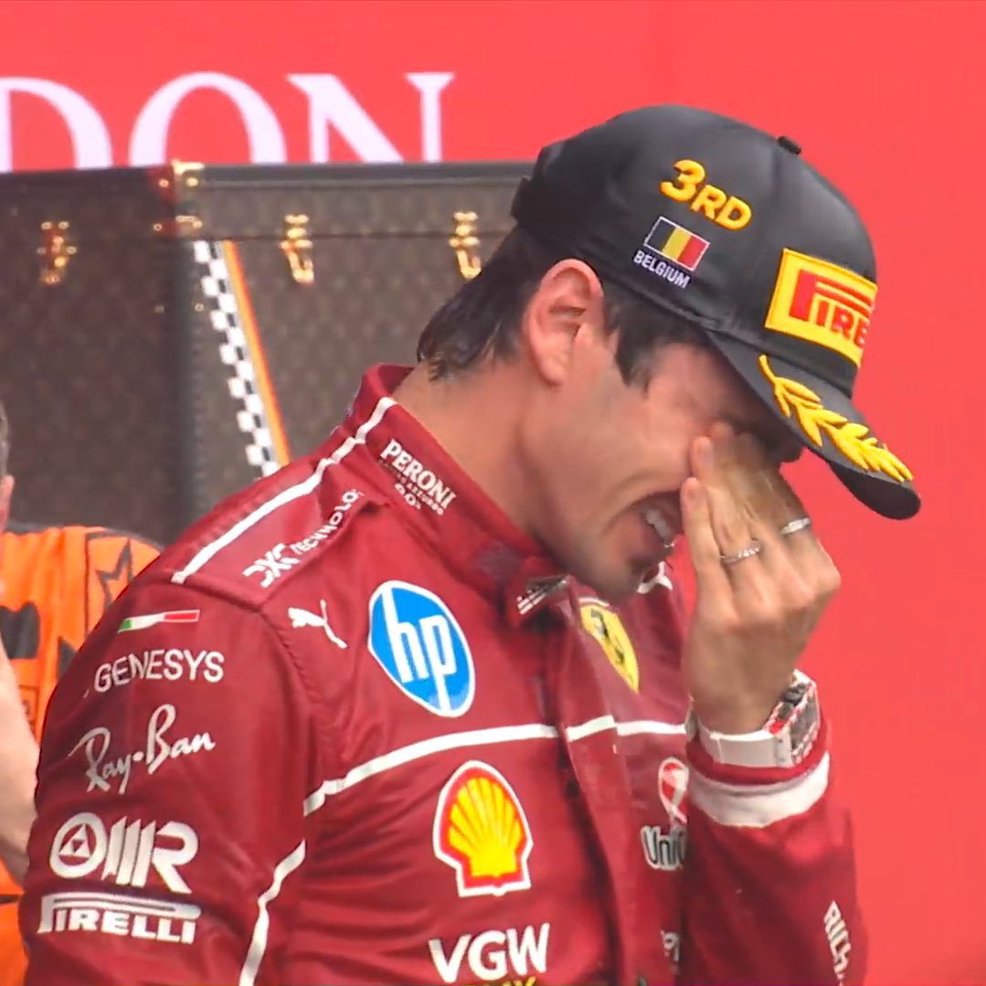 AnaFerrariHeart's tweet image. È automaticamente una giornata migliore, quando Charles è sul podio con il sorriso