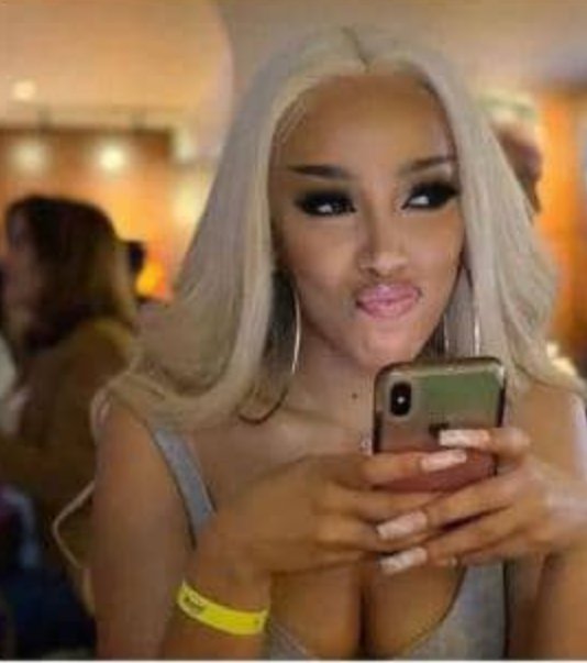 ShivonAlinda's tweet image. At this point am thinking of kidnapping my best friend and we call her parents to send money 🤑 so that we can share it 😁