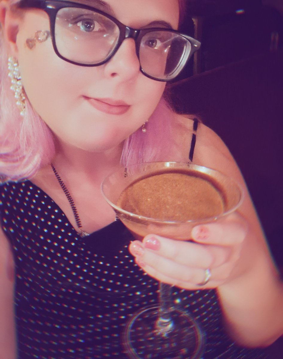 seatangles_'s tweet image. agatha christies mousetrap🐭 and chocolate martinis🍸