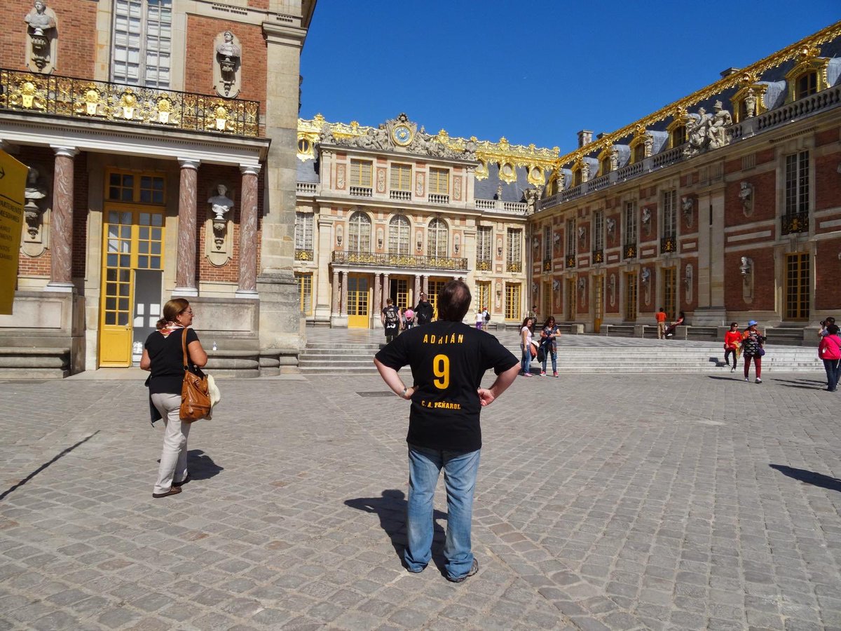 aguiar73's tweet photo. @OficialCAP @universalassist #manyasporelmundo Versalles. Francia https://t.co/Xh8HvgmrID