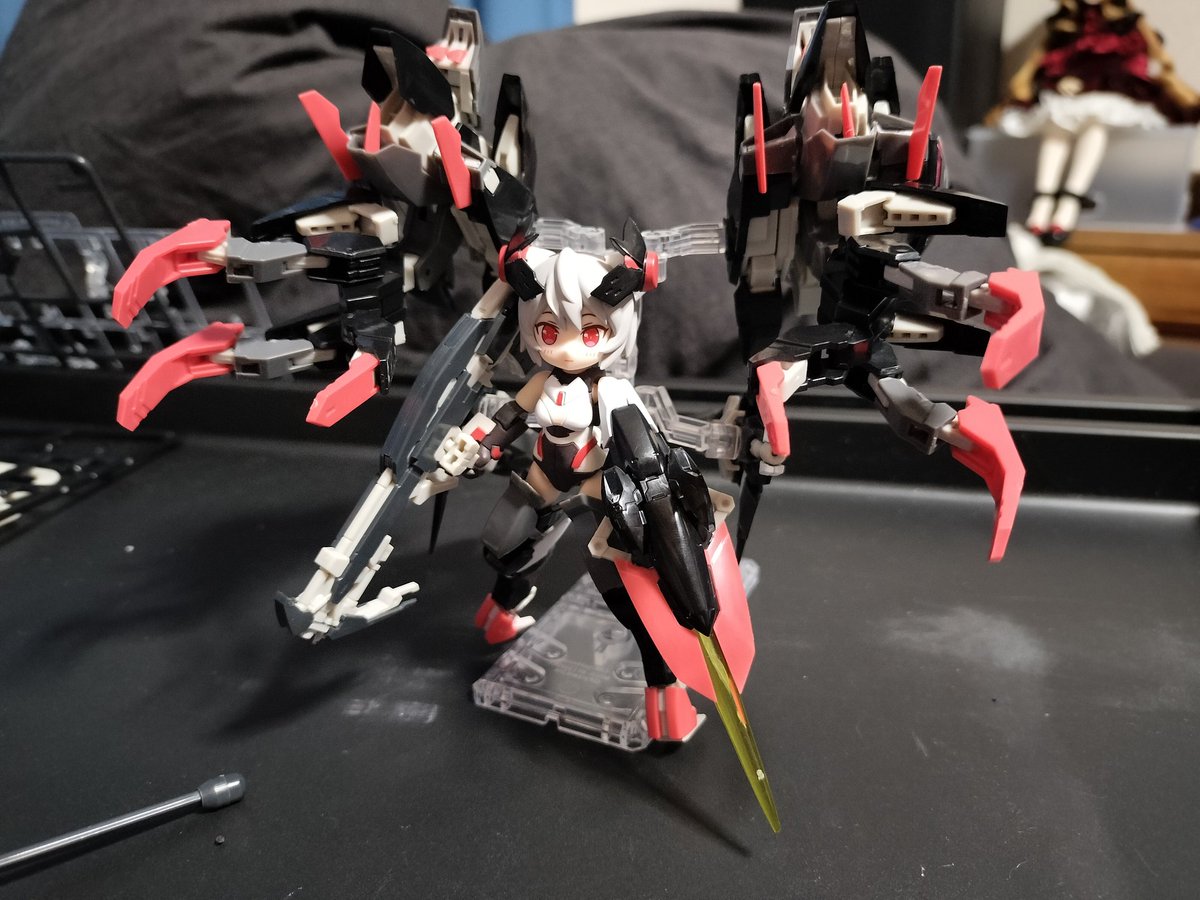 ryuichizeki's tweet image. デスクトップアーミーってこんな大変だったのね。ハッタリは効いててとてもカッコいい