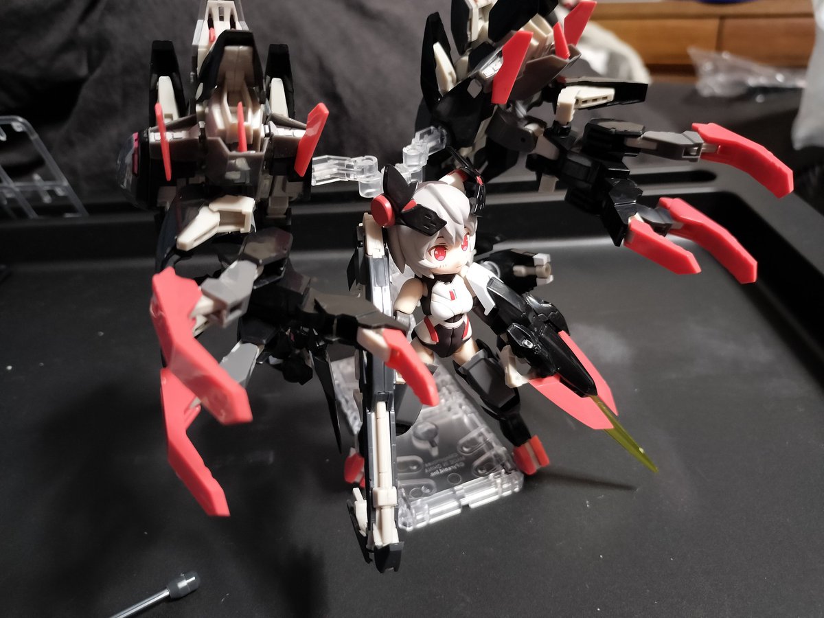 ryuichizeki's tweet image. デスクトップアーミーってこんな大変だったのね。ハッタリは効いててとてもカッコいい