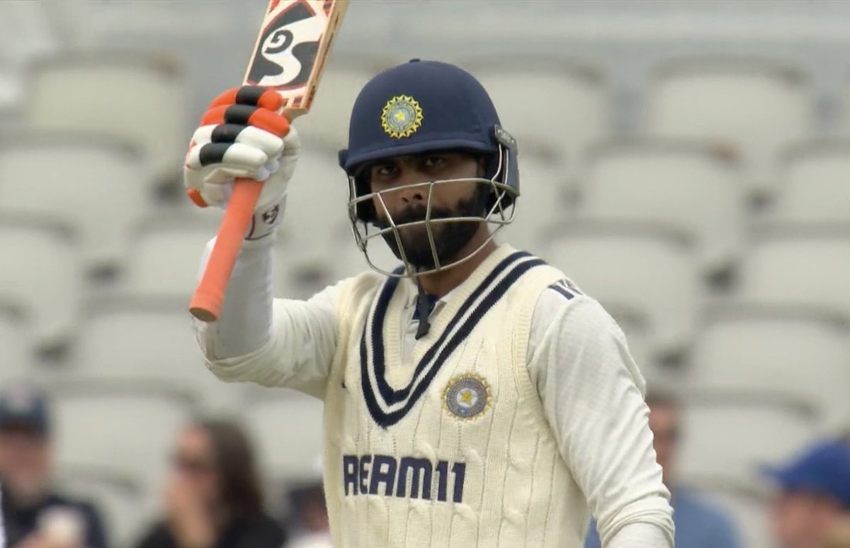 WorshipDhoni's tweet photo. Runs in this series :

Root - 407 
Jadeja - 436*

Kohli fans were comparing him with Stokes 😭😭😭 https://t.co/52gaRxRpco