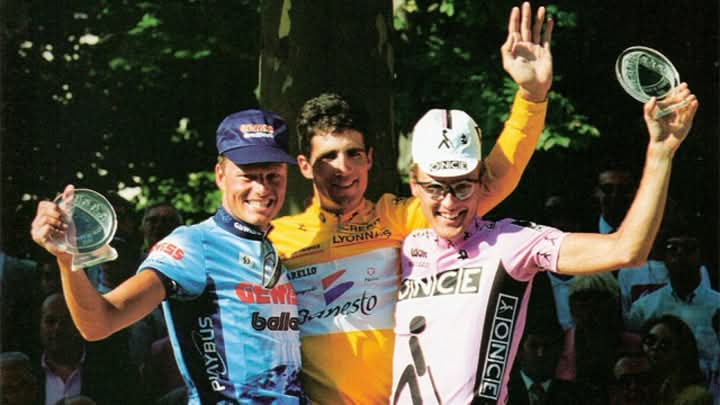 🔥 Increíble pero cierto. Ya han pasado treinta años del quinto Tour de Francia de Miguel Indurain.

🚴‍♂️ Aquí vemos al ciclista español junto a Alex Zülle y Bjarne Riis.

#Ciclismo #Cycling #Cyclisme
