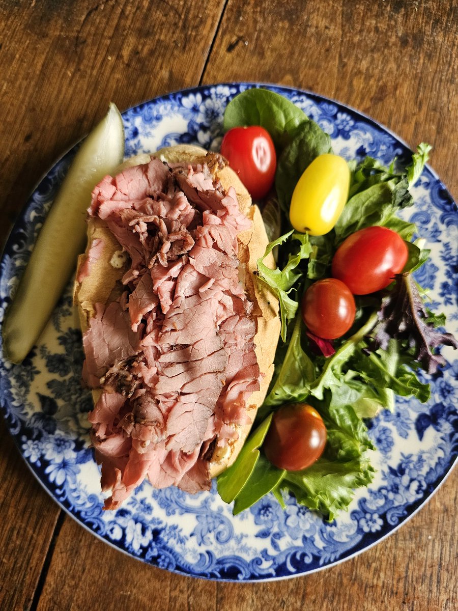 Titmousie2's tweet image. Roast beast sammi loaded with Boursin spread 😚❤️