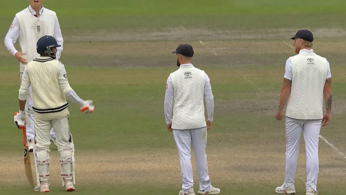 Concussion__Sub's tweet photo. Ben Stokes offers to shake hands for a draw. Jadeja and Washi refuses. It makes Stokes and England team furious. Gill laughing inside the dressing room.

Oh, Test Cricket! 

#ENGvIND https://t.co/y75Luscq6i