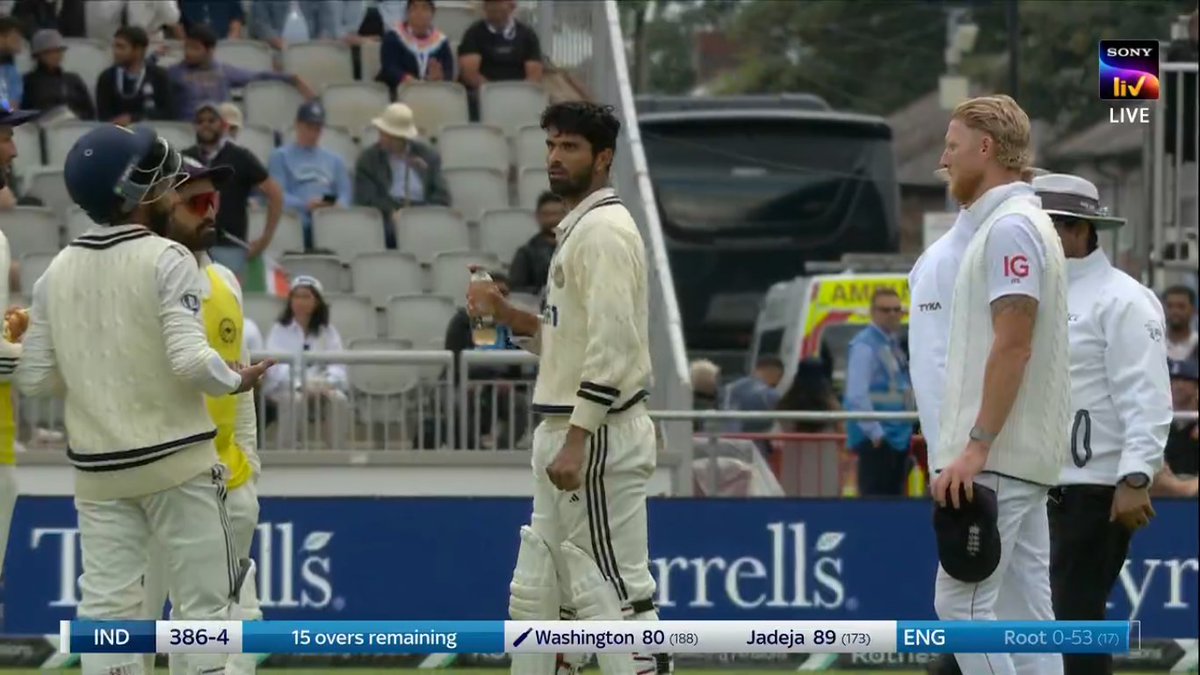 div_yumm's tweet photo. Ben Stokes went to shake hands for a draw and Jadeja, Sundar declined. This was so embarrassing for him 😭 https://t.co/f387UVPIWl