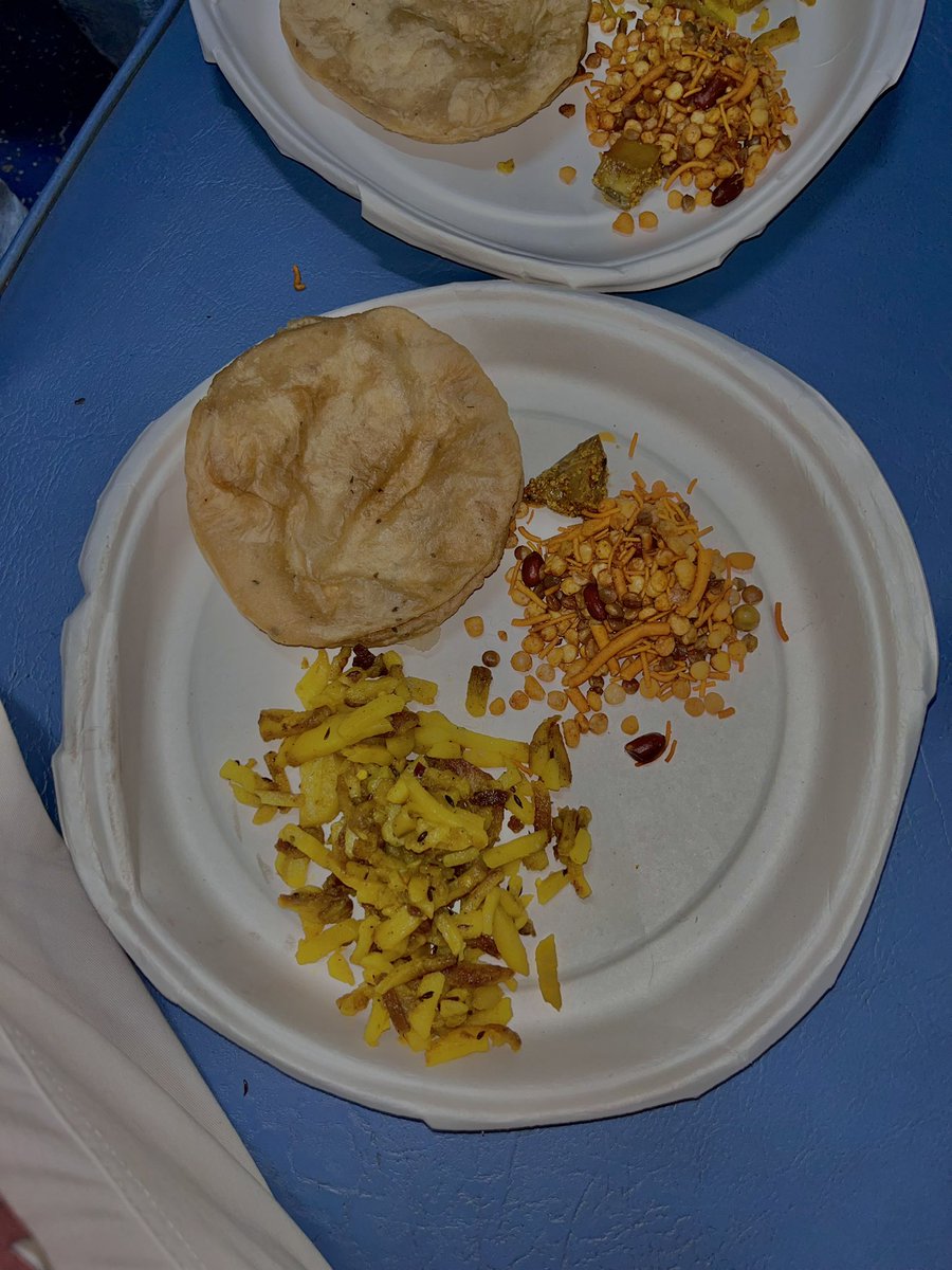 Avoid_potato's tweet image. This should be declared as ‘National Train Food’.🤚🏼