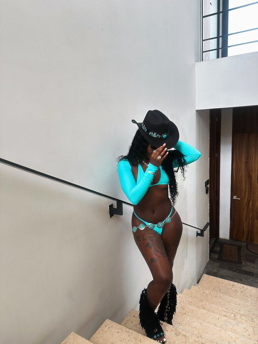 sidamodel's tweet image. but no like fr…if not me, den who?